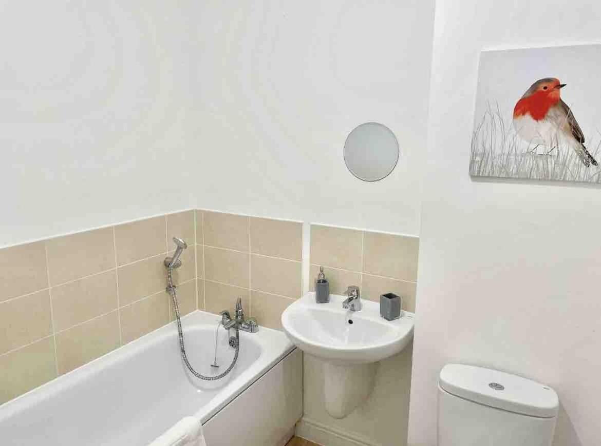 Great Home In Lovely Area With Parking, Sleeps 6 Фолькустоун Экстерьер фото