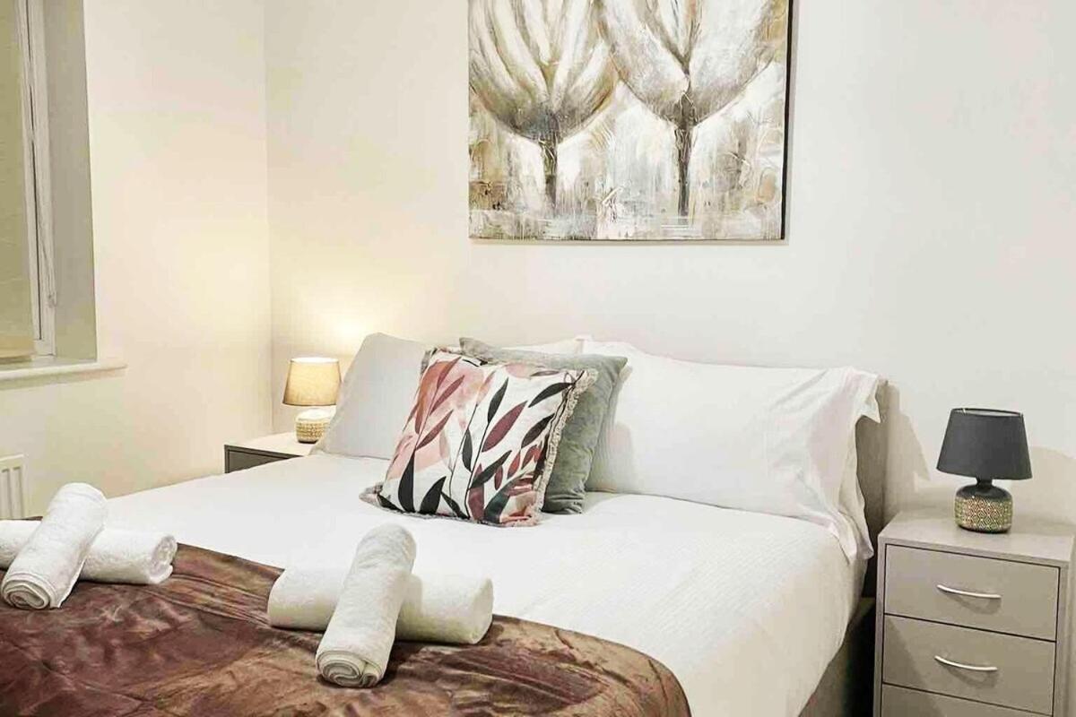 Great Home In Lovely Area With Parking, Sleeps 6 Фолькустоун Экстерьер фото