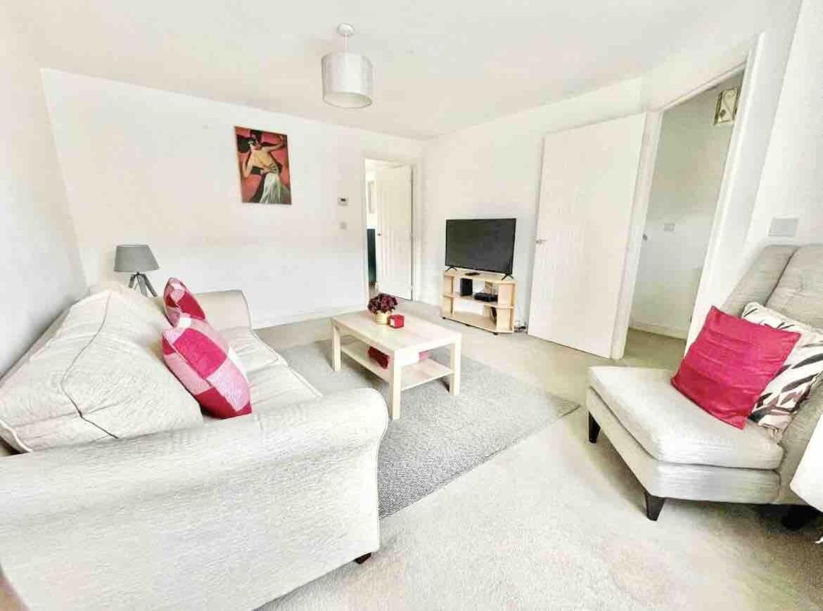 Great Home In Lovely Area With Parking, Sleeps 6 Фолькустоун Экстерьер фото