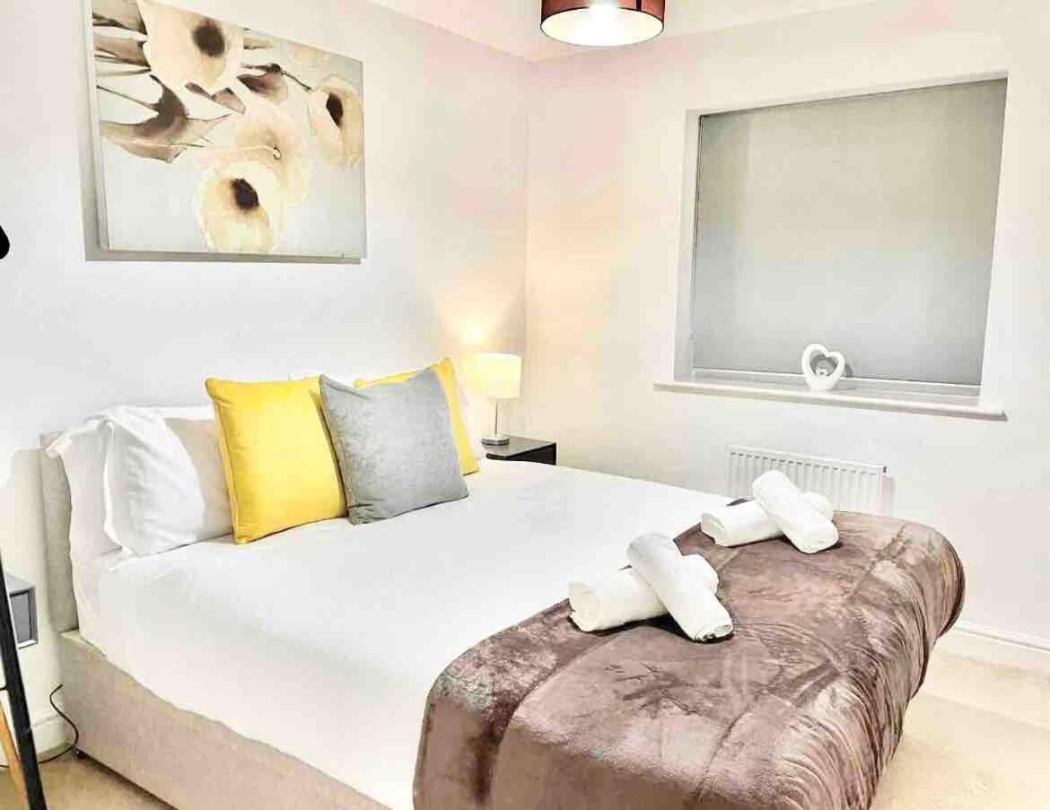 Great Home In Lovely Area With Parking, Sleeps 6 Фолькустоун Экстерьер фото
